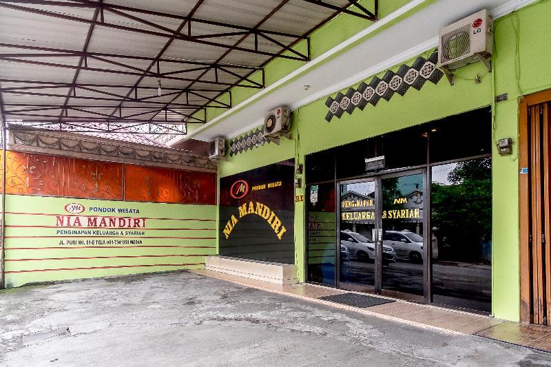 OYO 723 Penginapan Nia Mandiri Syariah Medan Luaran gambar