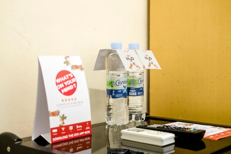 OYO 723 Penginapan Nia Mandiri Syariah Medan Luaran gambar
